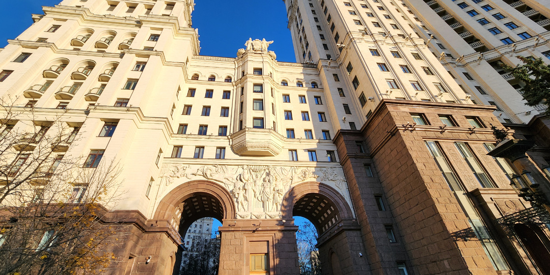 Живая легенда за стенами легендарной высотки