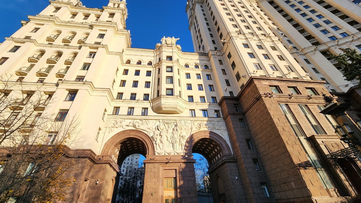 Высотка на Котельнической набережной