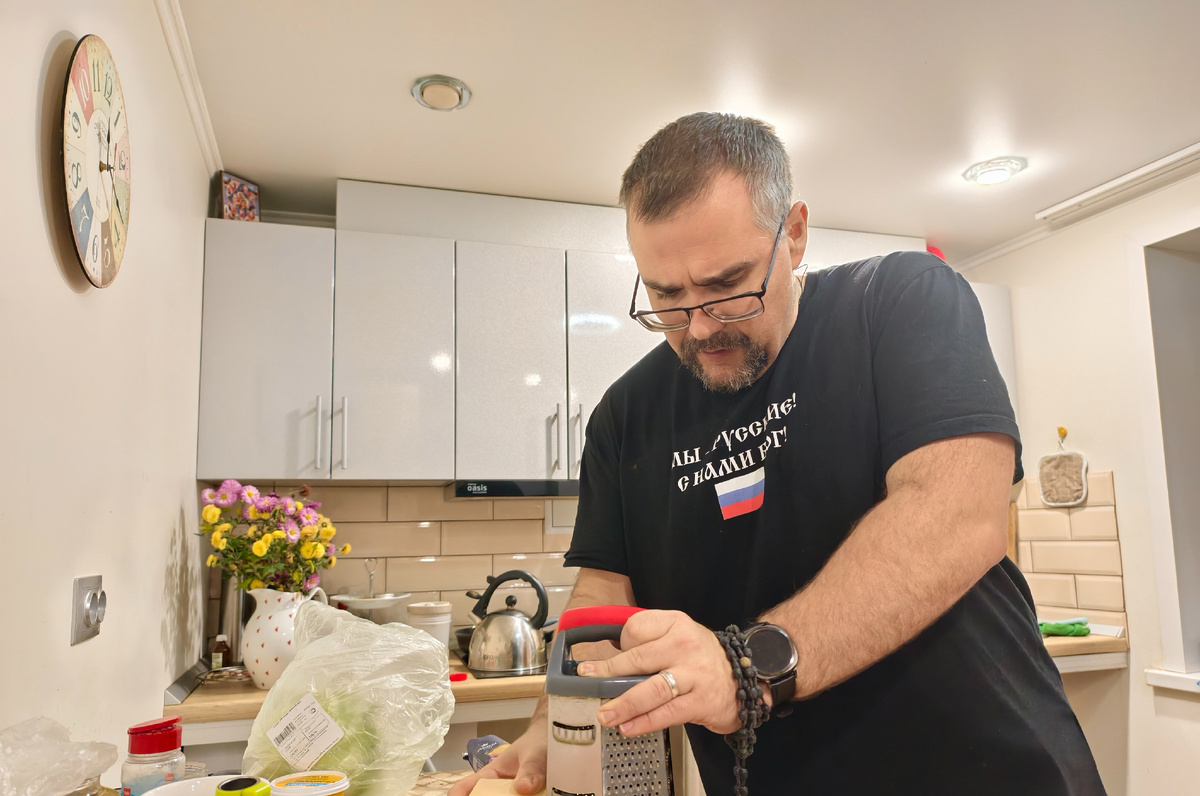 Семен готовит