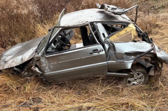    Автомобиль получил серьёзные повреждения. Фото: Госавтоинспекция Кировской области