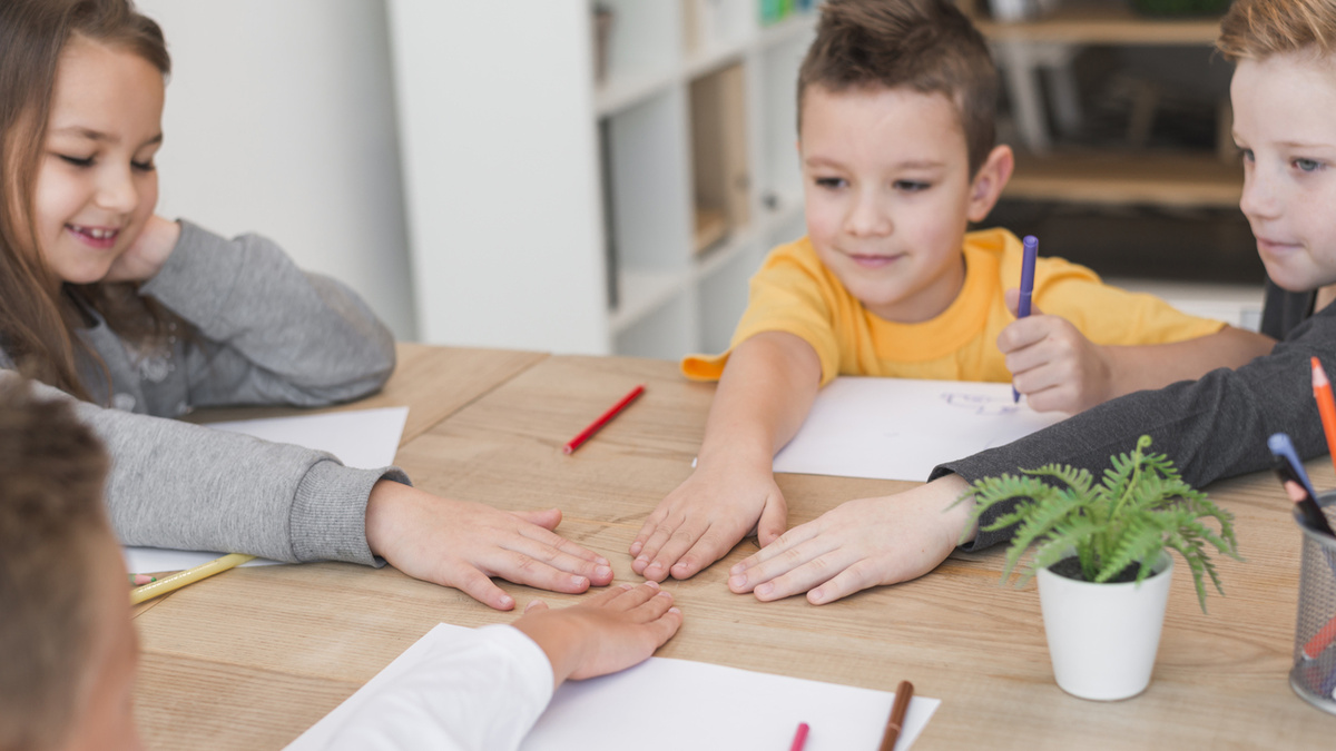    Александр Хинштейн поднял вопрос о поборах с родителей в курских школах