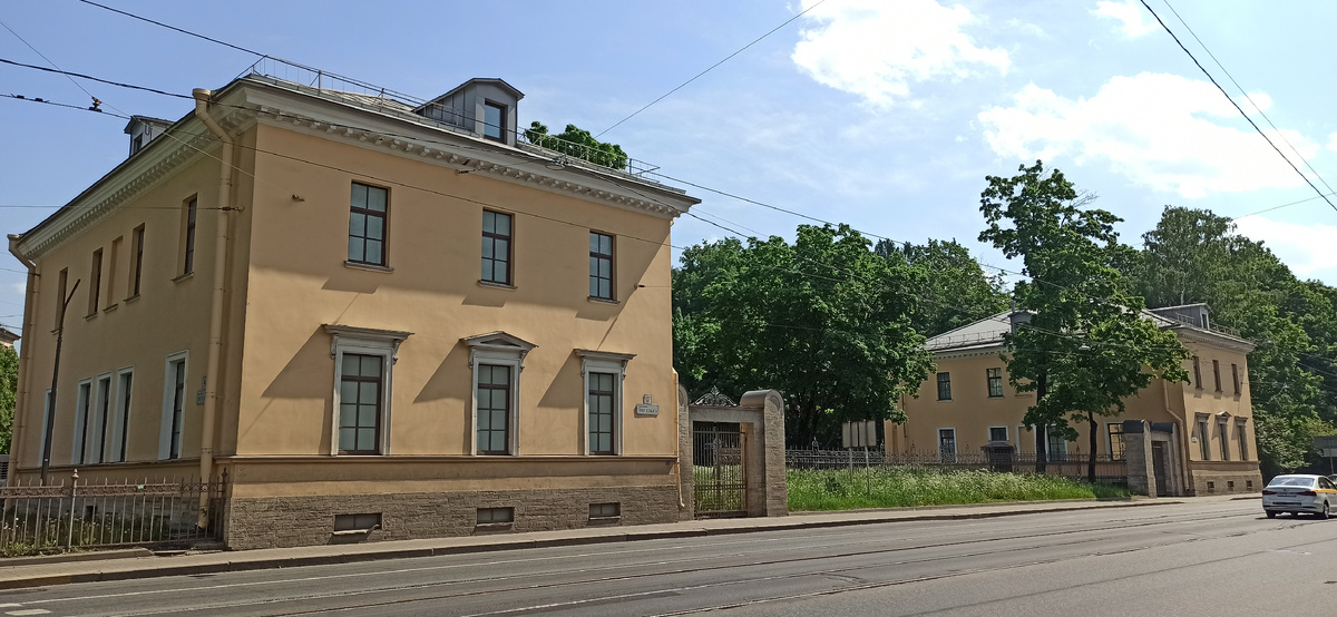 Проспект Энгельса, дом 5. Арх. Шарлемань (1834-1842)