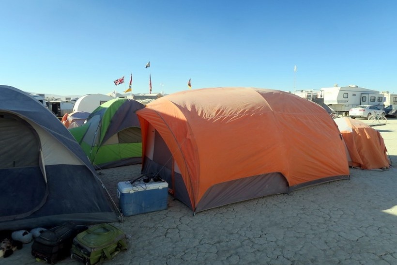 Следите за расположением палатки, она не должна мешать проходу и проезду