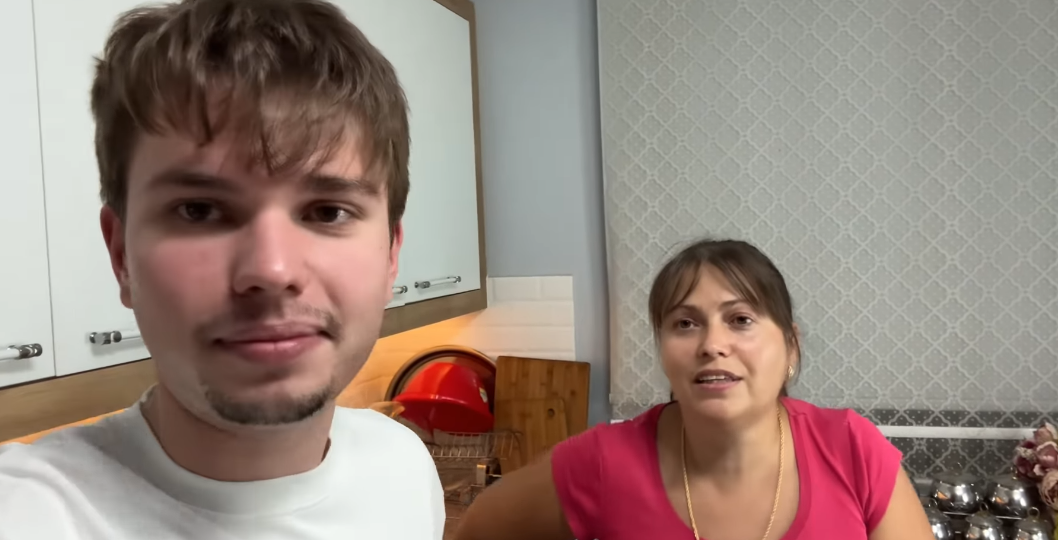 Сын - студент приехал домой на 4 дня и улетел обратно. А маме грустно