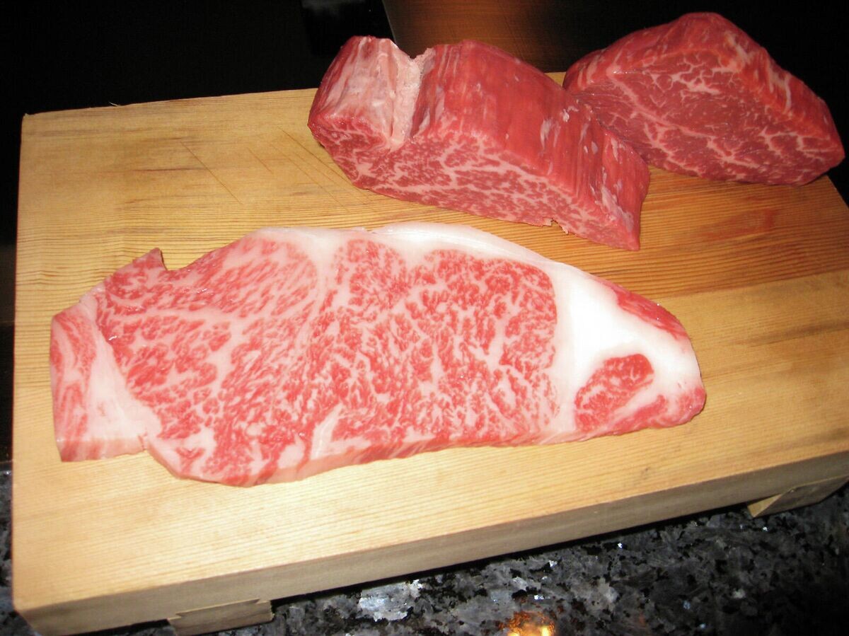    Мраморная говядина кобеCC BY 2.0 / Jiashiang Wang /