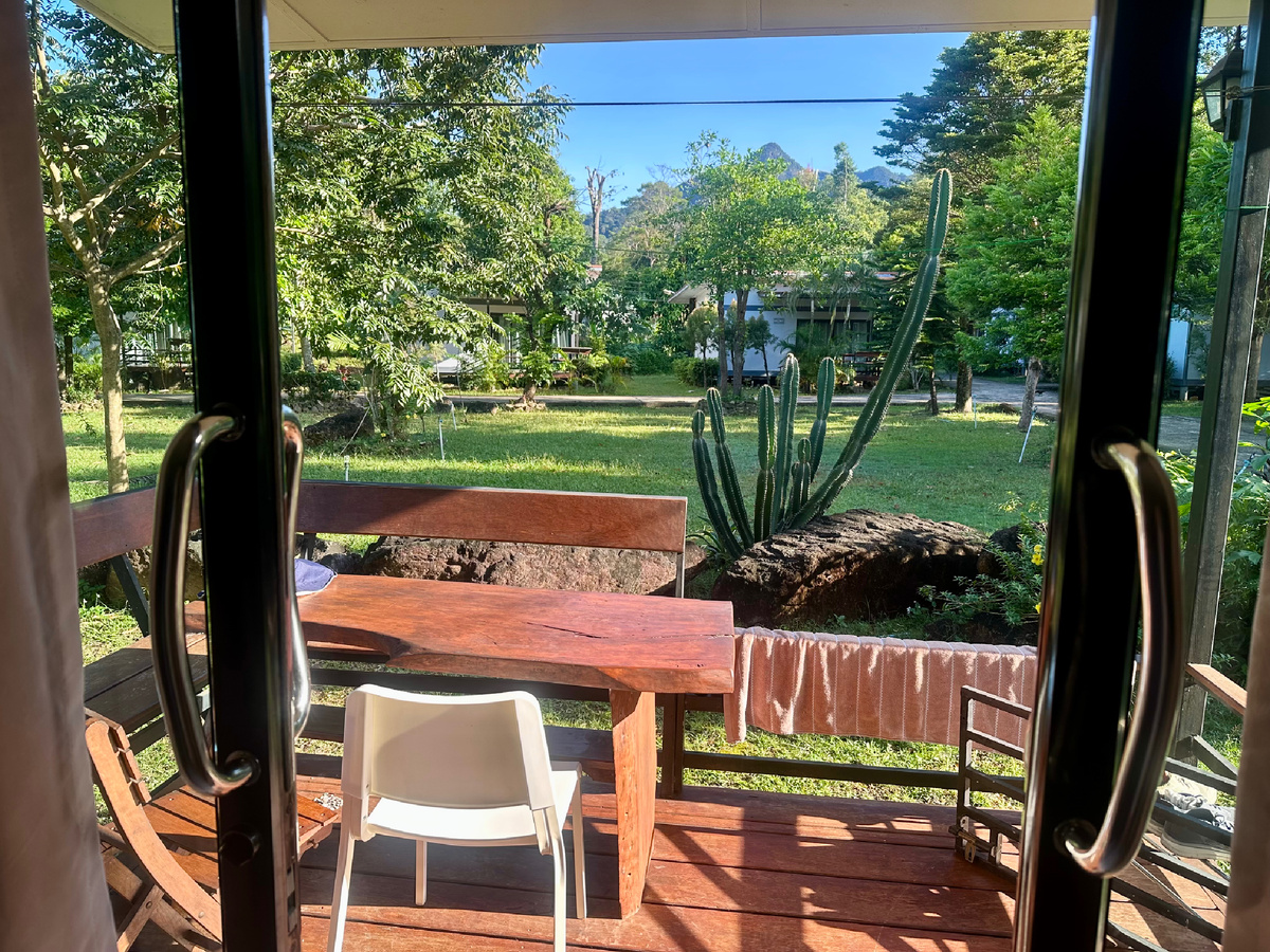 Утро на Ко Чанге в нашем домике на террасе.