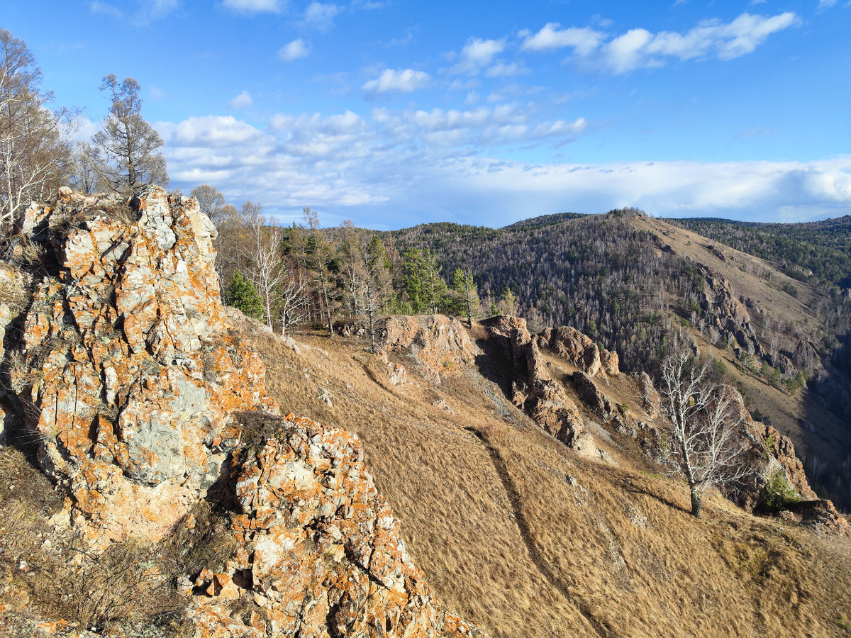 Здесь природа смилостивилась и решила показать нам хребет во всей красе