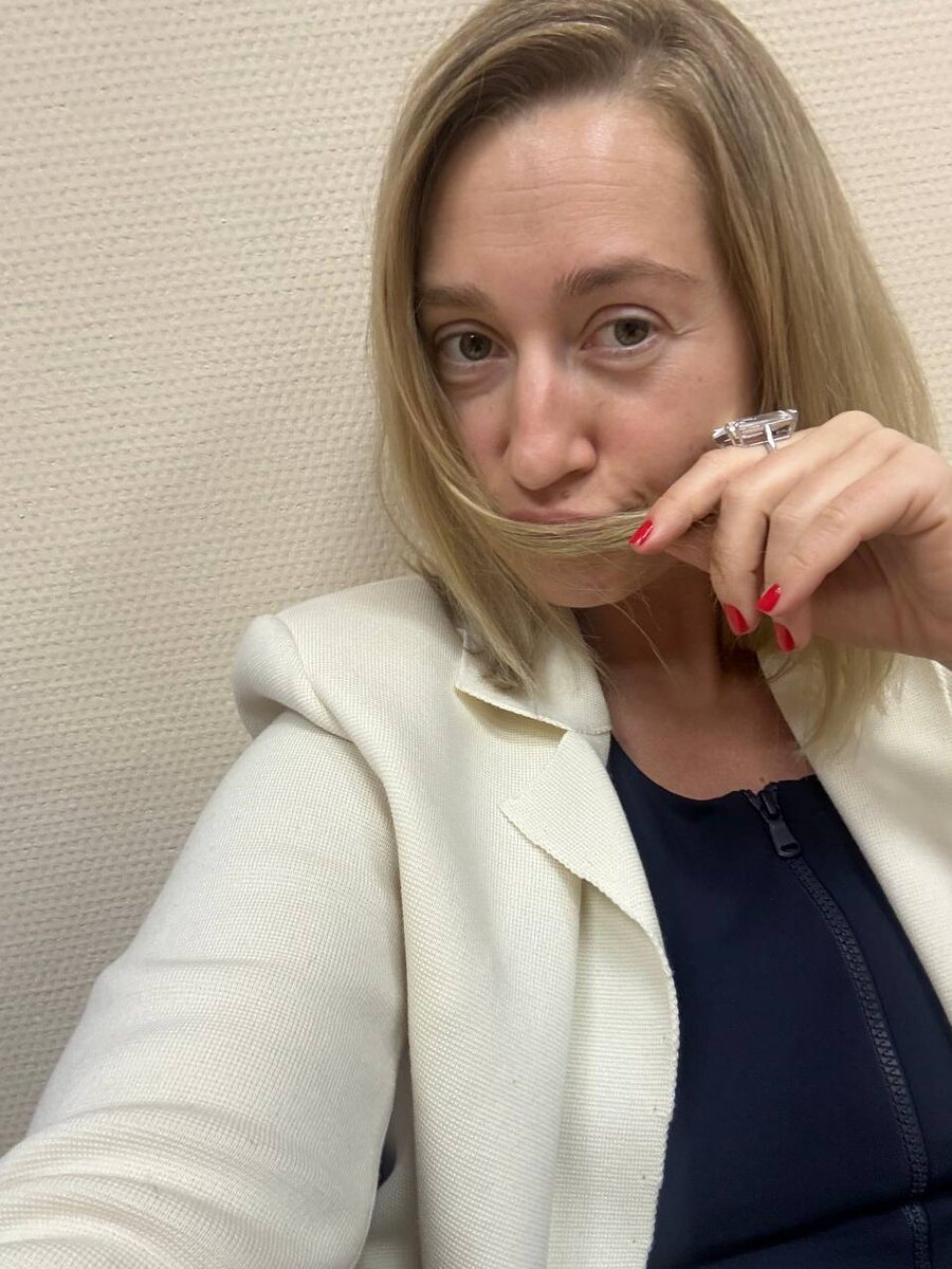 Симптом — это не наказание и не сбой, а способ быть услышанным. В терапии мы учимся слушать тело и мир внутри себя — чтобы не лечить боль, а понимать, что она хочет сказать.