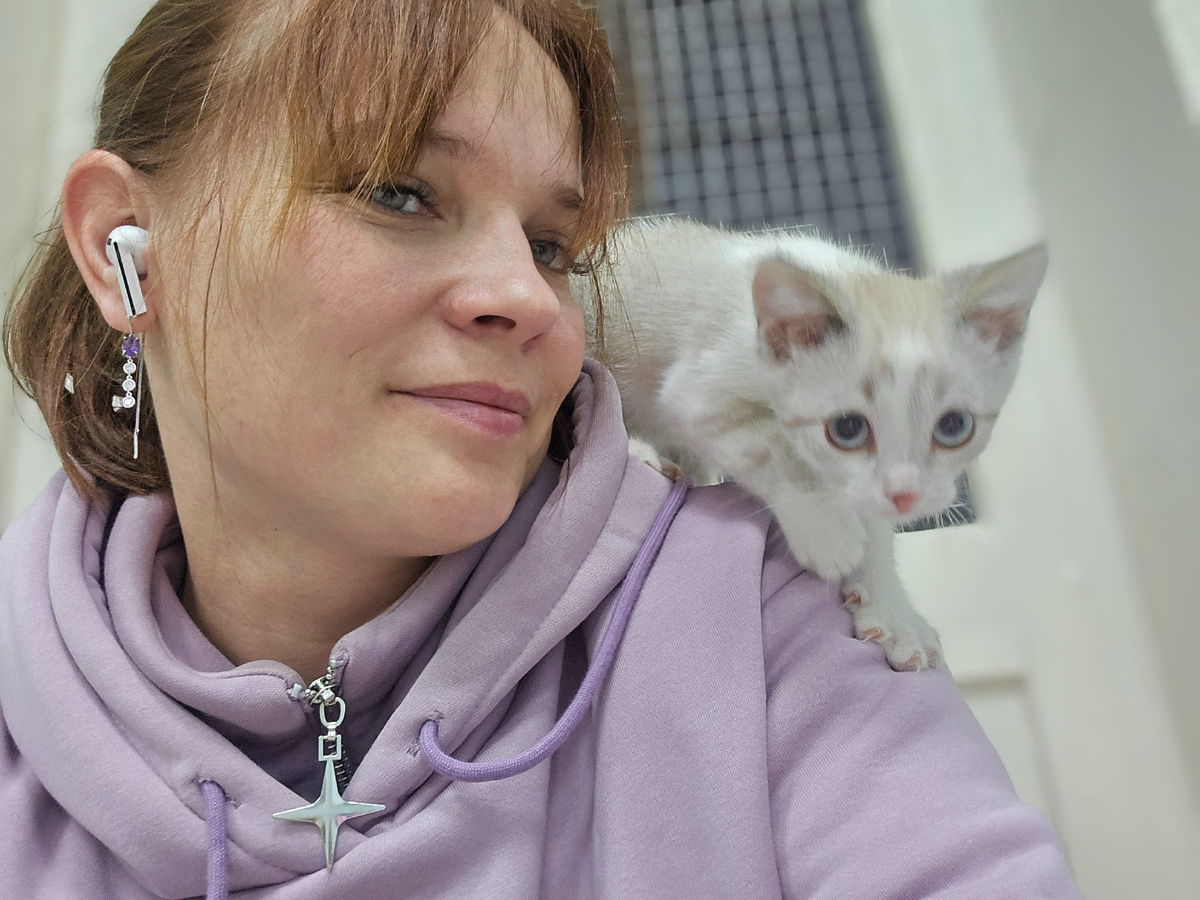 белоснежный комочек счастья на плече