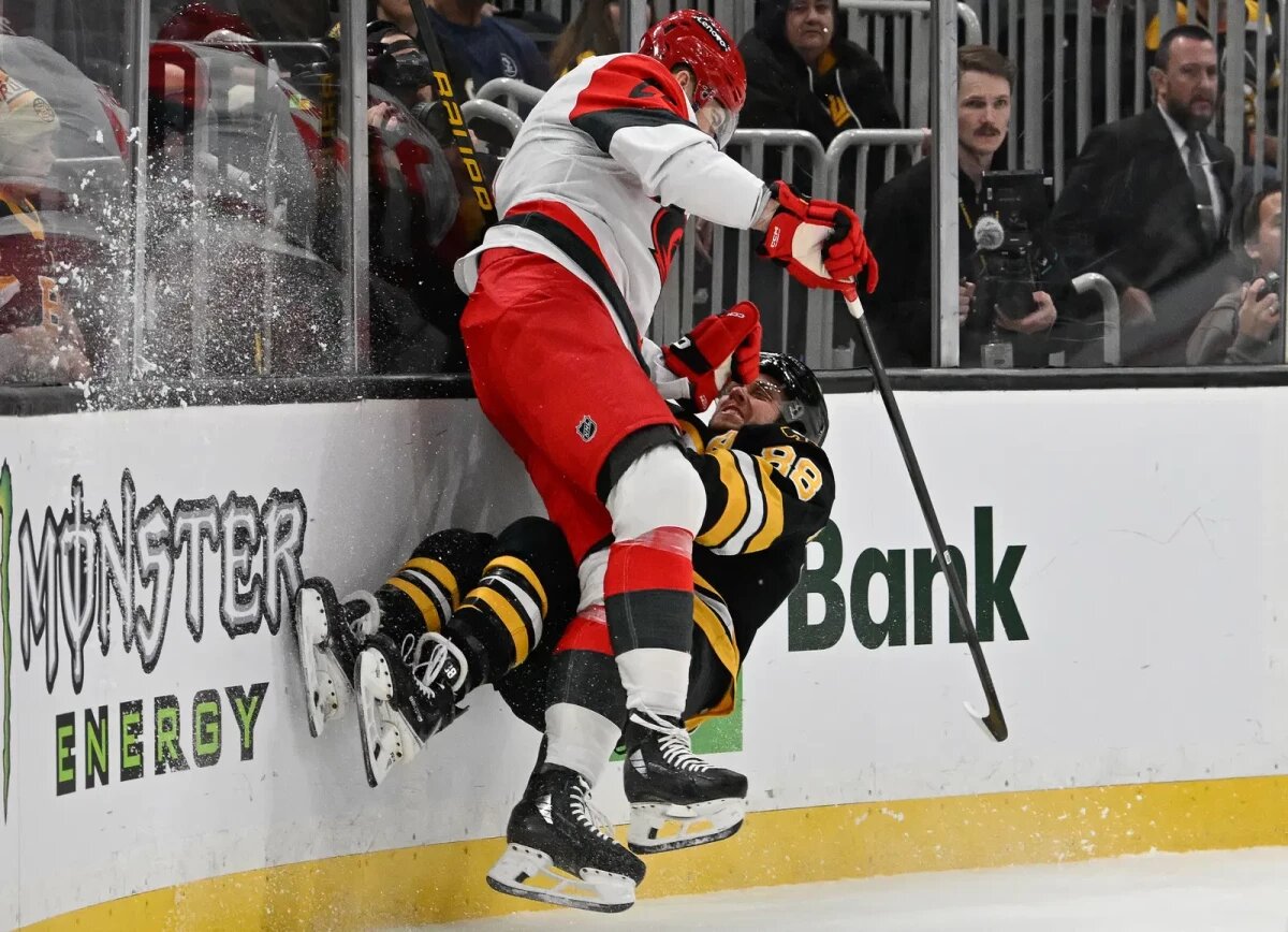     THW считают Никишина недооценённым претендентом на «Колдер»: опора «Каролины» в дебютном сезоне