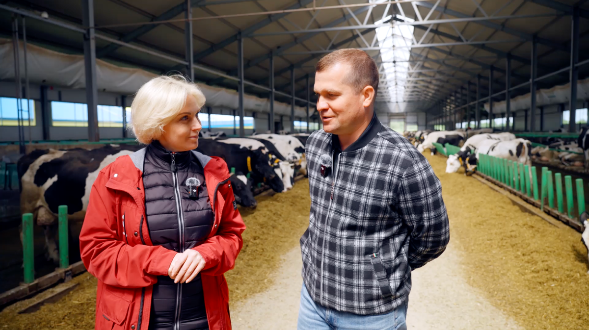 Анатолий Монастырский, руководитель АО Шихобалово, и Евгения Асоян, ведушая канала Культиватор