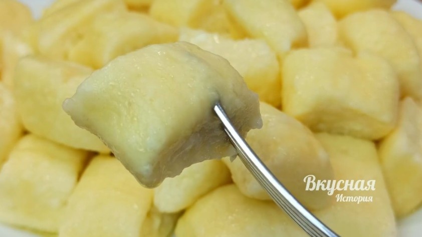 Надоела каша и омлет на завтрак? Попробуйте приготовить ленивые вареники, готовятся быстро и легко, получается сытно и вкусно.