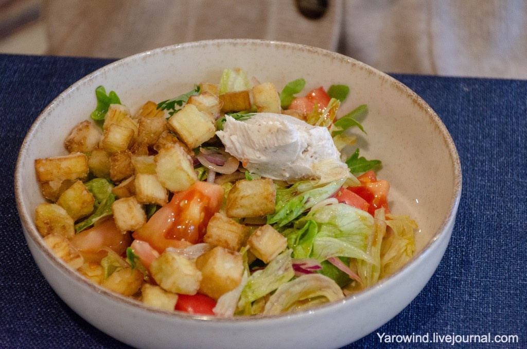 Салат с хрустящими баклажанами