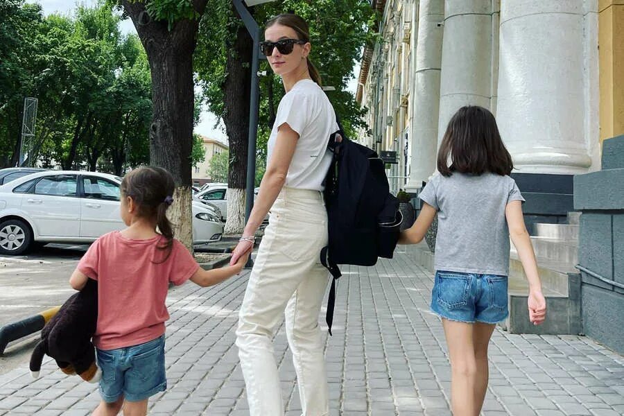 Светлана Ивановна с дочерьми. Фото gazeta.ru