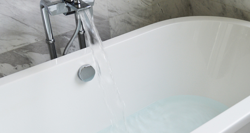    1/2 стакана на стенки — и ванна станет белее первого снега: ни налета, ни ржавчины — блестит даже в темноте