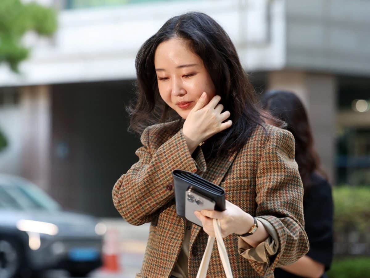    «Поройся в Slack и найди компромат на ХХ (сокращенное название группы)».