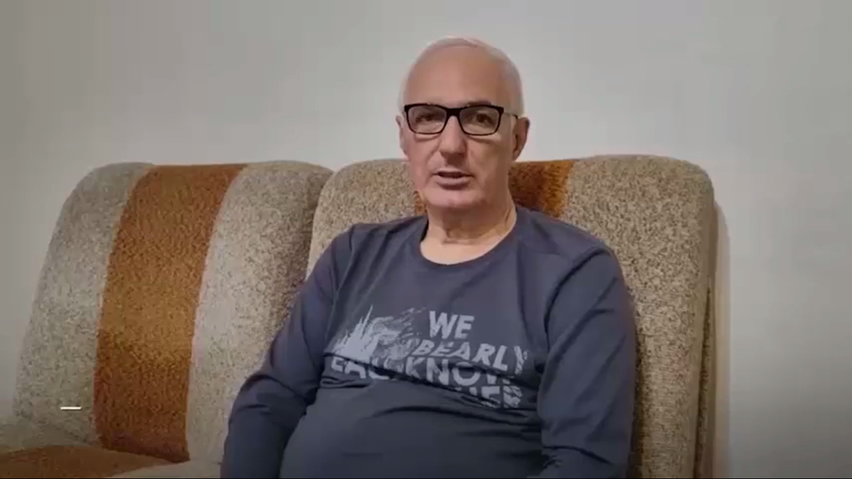 Тот самый Владимир у дочери дома даёт интервью