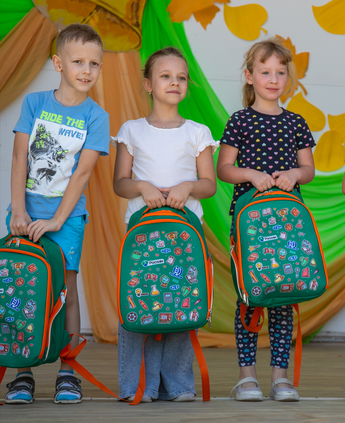 Рюкзаки для первоклассников к Дню знаний от АО "Волжский Оргсинтез"📷    «Волжский Оргсинтез» 61 год обеспечивает нужды отечественной промышленности
