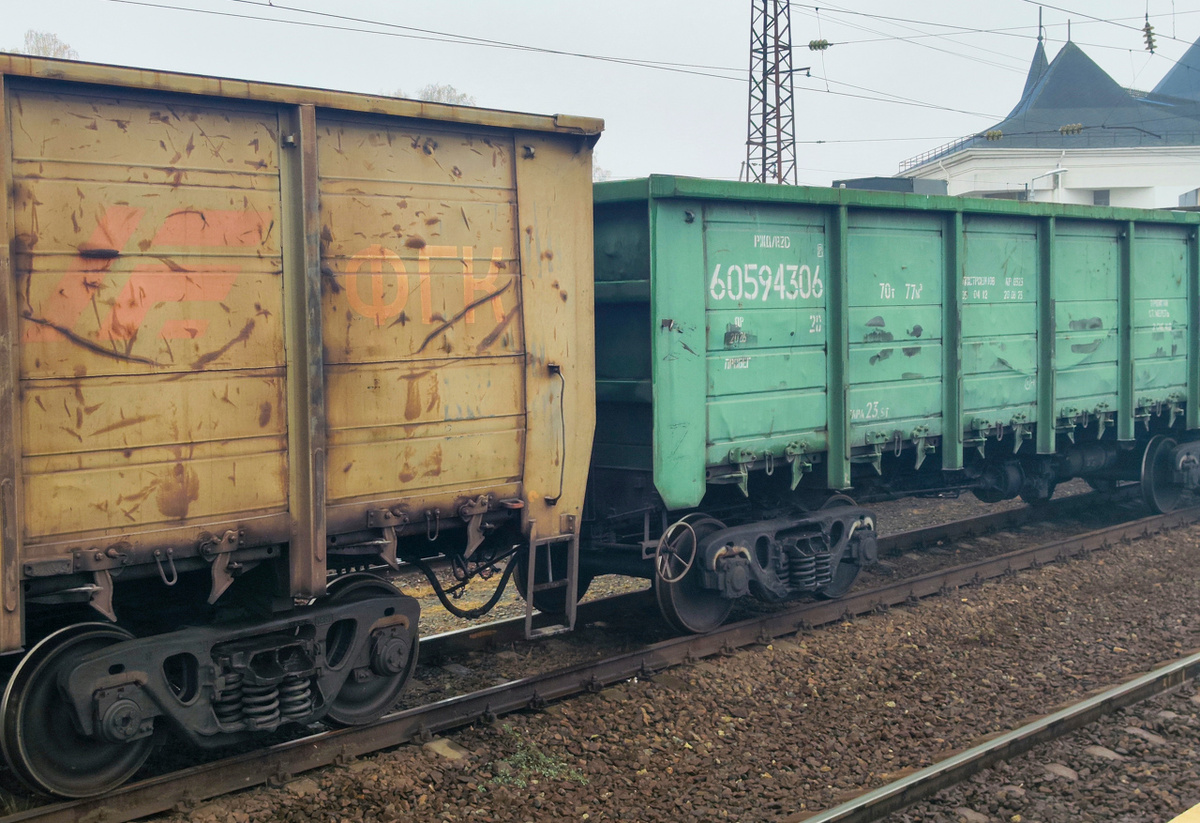 От удара автобус выбросило в кювет, где он повредил опору электропередач.  Фото: Фото: ФедералПресс / Ксения Кобалия