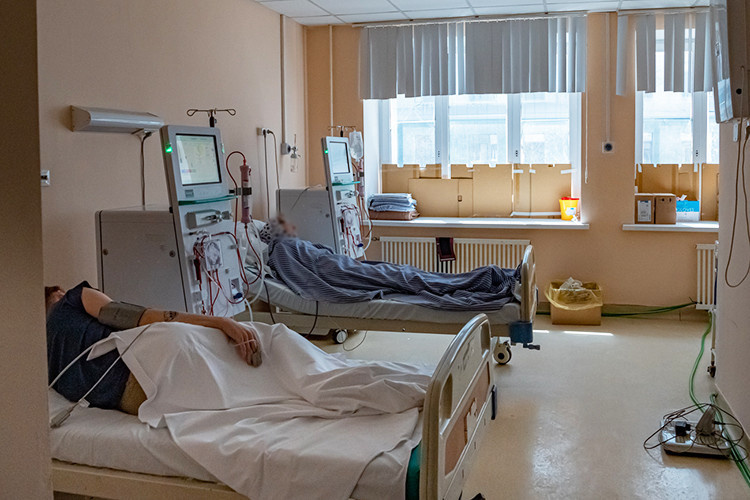    «Почти все люди с хроническим заболеваниями — это такие же „красные шапочки“, страдающие от напоминалок-треков о когда-то произошедших стрессах, только вместо леса у них была семья или работа, а вместо медведя — члены семьи, коллеги или начальники».   
Фото: «БИЗНЕС Online»