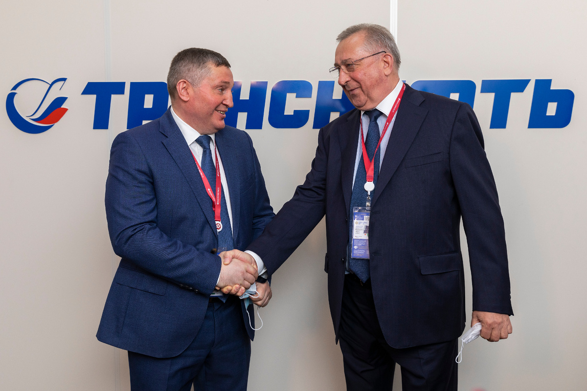 Губернатор Волгоградской области Андрей Бочаров (слева) сообщил жителям печальную новость.Aleksey Smyshlyaev/Global Look Press