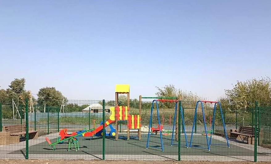    Фото из архива "СВ". Детская площадка в хуторе Шевченко, обустроенная по проекту "Сделаем вместе!" Марина Ецкова