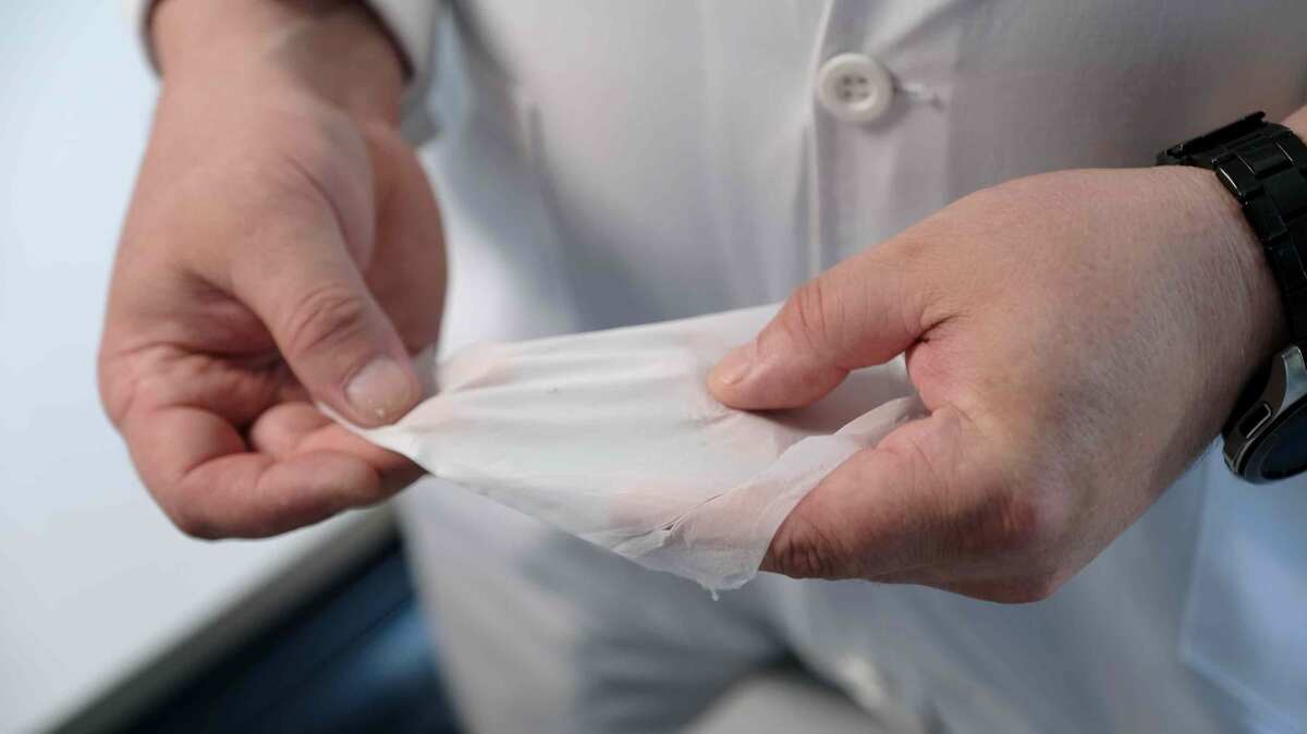     Красноярские ученые разработали экологичную упаковку из рыбных отходов