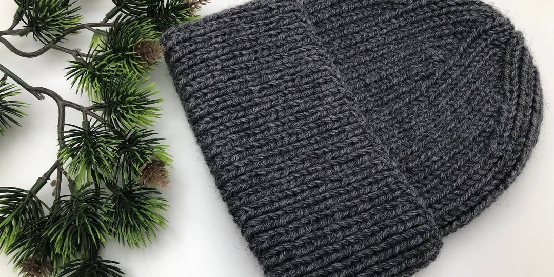 Мужская шапка спицами