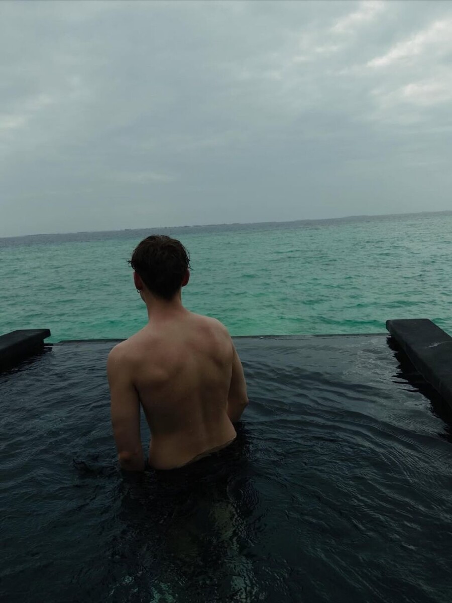    Ваня Дмитриенко и Аня Пересильд отдыхают вместе на Шри-Ланке. Источник: @dmitrienko_vanya*