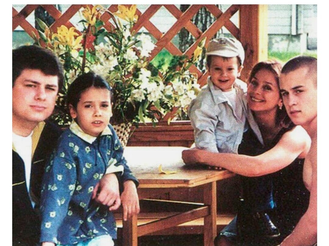 Галина Беляева с детьми