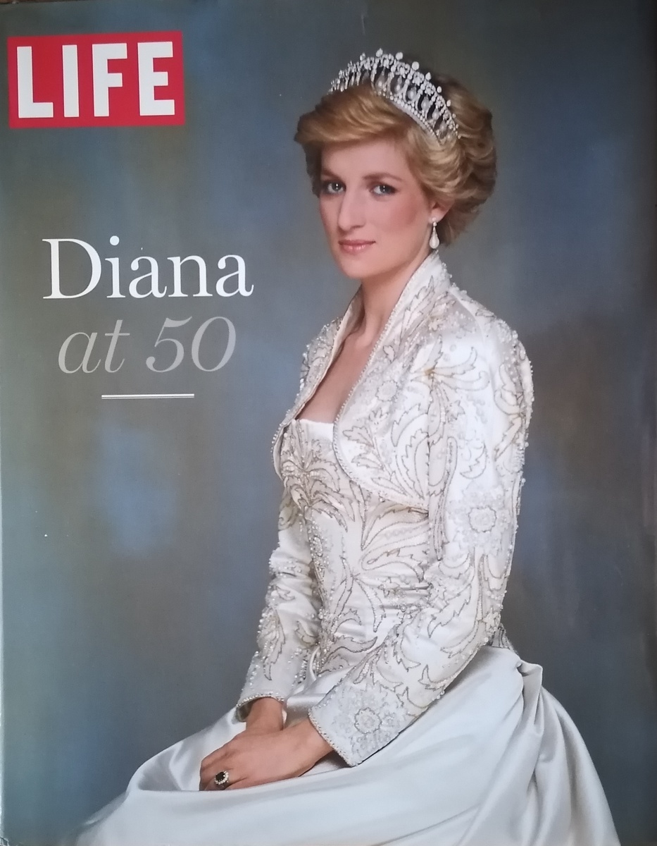 Первая книга, которую у меня купили на Авито - прошло менее суток с момента публикации объявления. Оценила книгу в 2000 рублей и ее сразу купили, хотя на Авито были такие же за чуть большую сумму