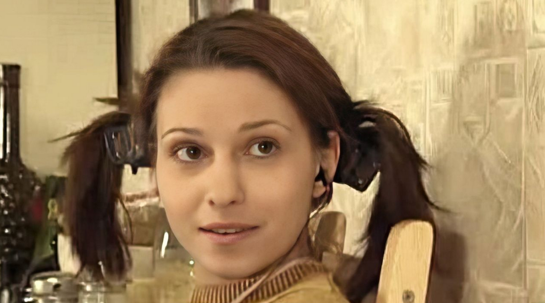 Юная Александра Урсуляк в фильме «Вокзал» (2003)