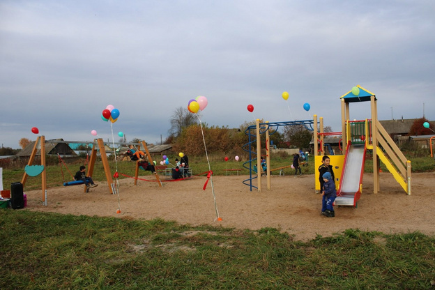    В селе Ошлань появилась современная детская площадка