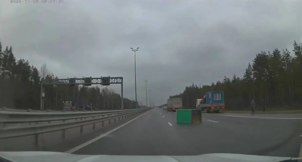    Фото: скриншот видео в телеграм-канале Мегаполис | ДТП и ЧП | Санкт-Петербург | Питер