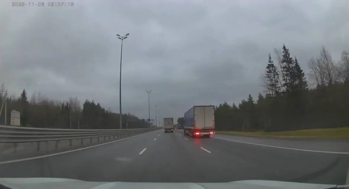    Фото: скриншот видео в телеграм-канале Мегаполис | ДТП и ЧП | Санкт-Петербург | Питер