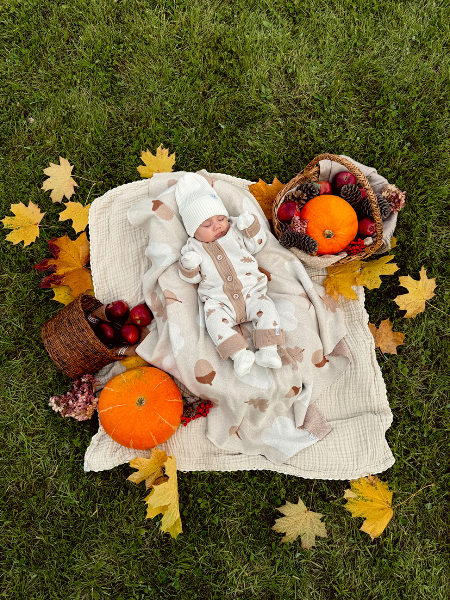   Вязаный комбинезон “желуди”