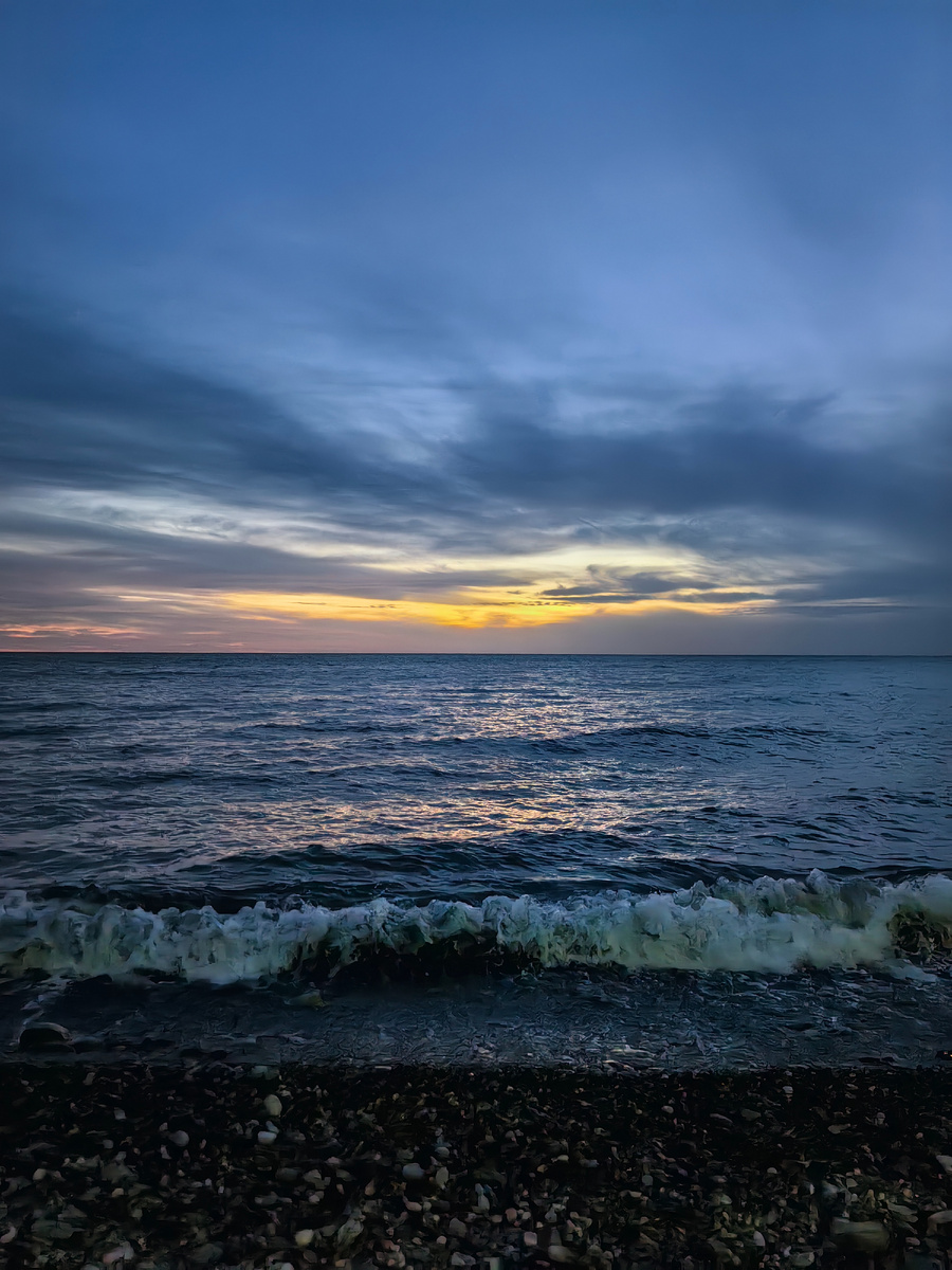 Вечернее осеннее море