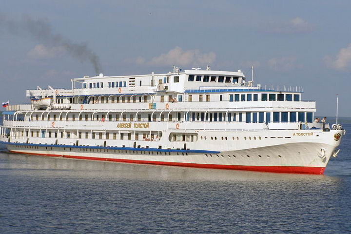 Теплоход «Алексей Толстой». Внешний вид