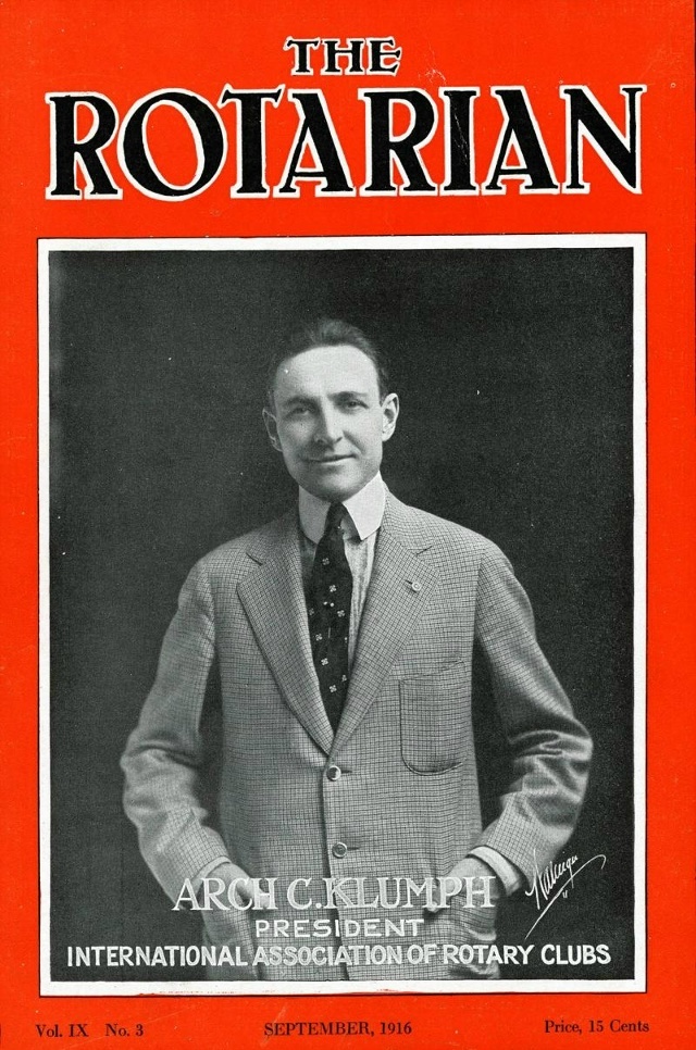 Кламп на обложке сентябрьского номера журнала «The Rotarian» 1916 года. В своем обращении он напоминает членам, что «Ротари больше, чем любой отдельный человек, чем любой совет директоров».