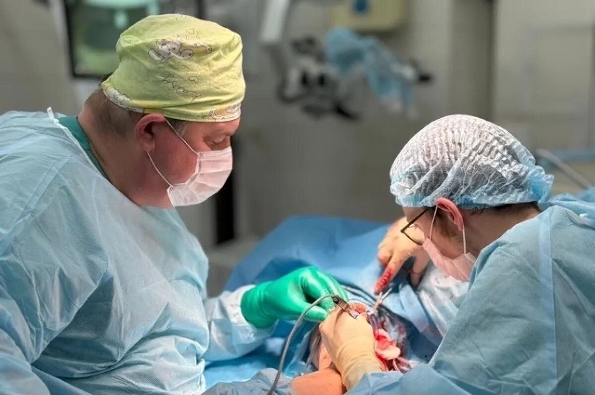    Ижевские врачи провели сложную операцию бойцу СВО с осколочным ранением