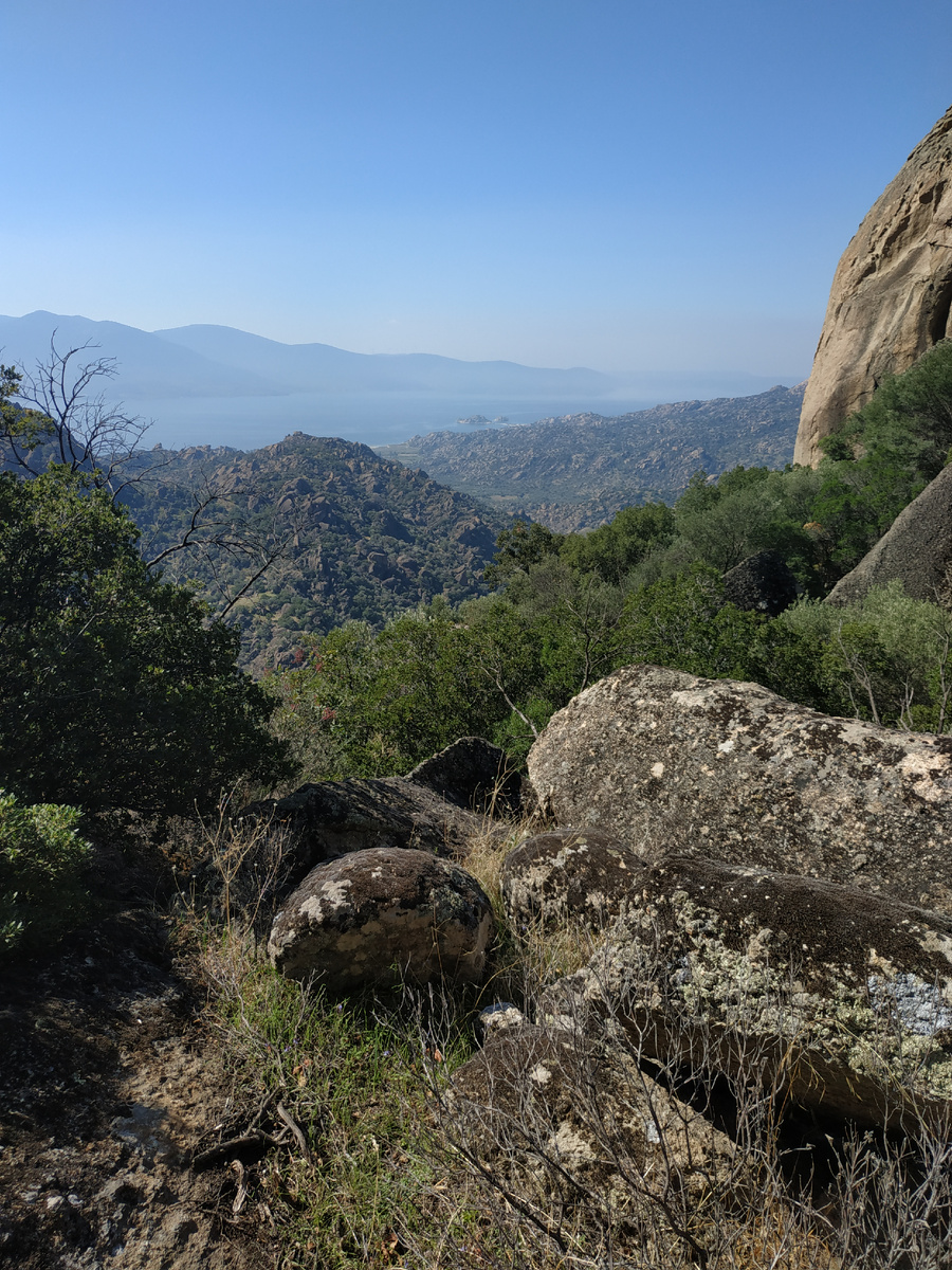 Озеро Бафа всю дорогу манило вдали