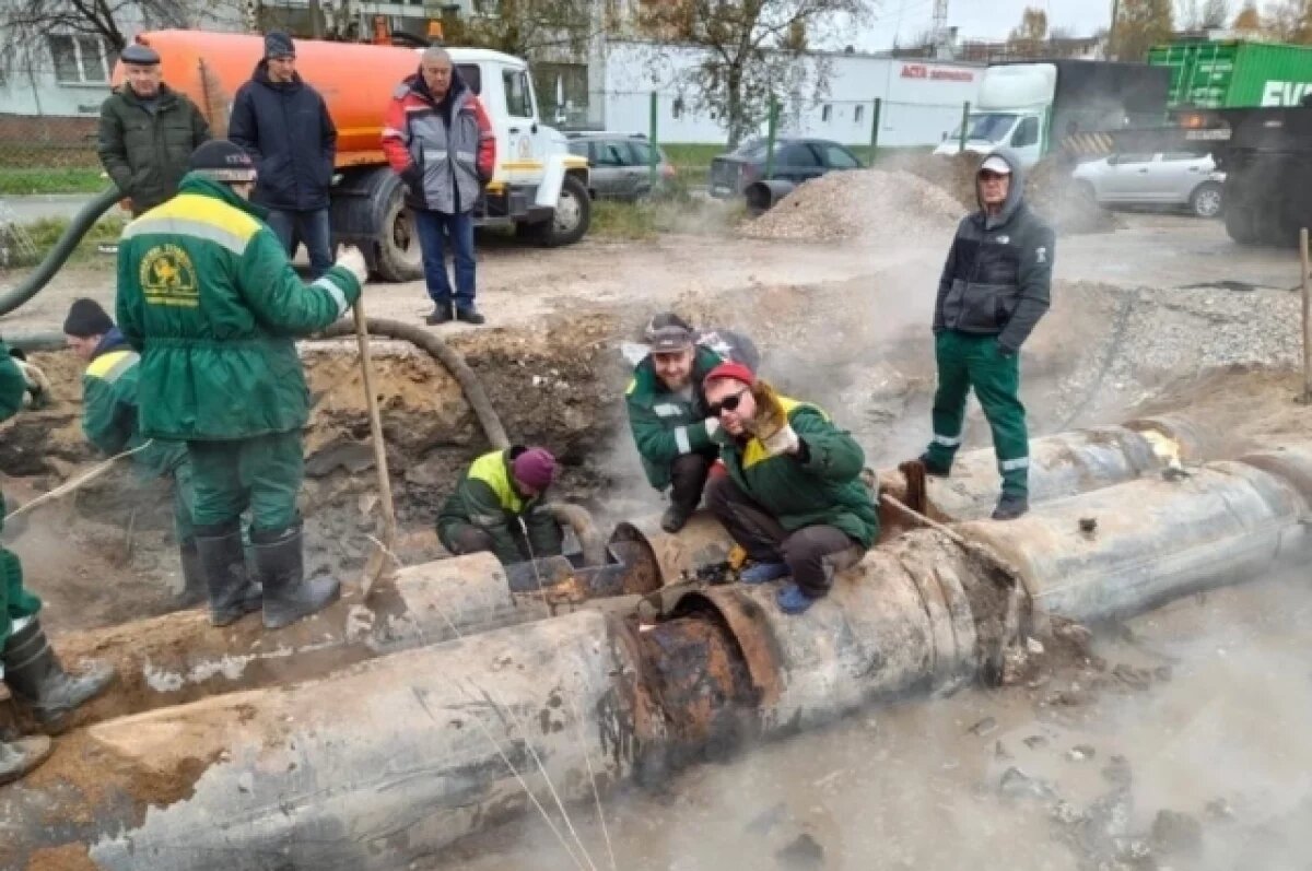    Скрытую утечку устранили на магистральной теплотрассе в Пскове