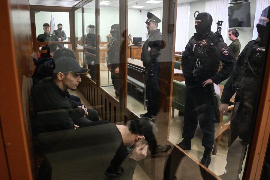    Обвиняемые по делу о теракте против начальника войск радиационной, химической и биологической защиты ВС России Игоря Кириллова во время судебного заседания / Источник: © Алексей Майшев/РИА Новости