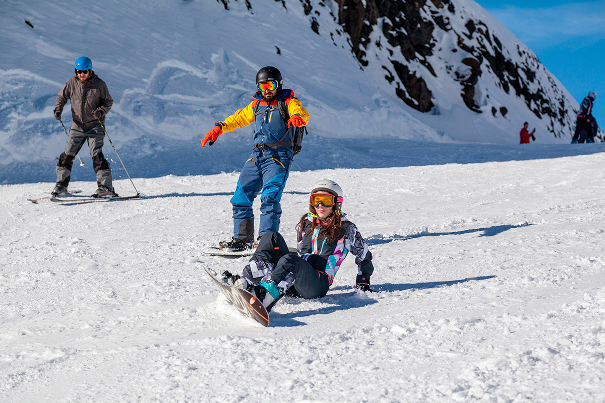 evgenii mitroshin / Shutterstock / FOTODOM📷Начинающим сноубордистам лучше выбрать универсальную доску