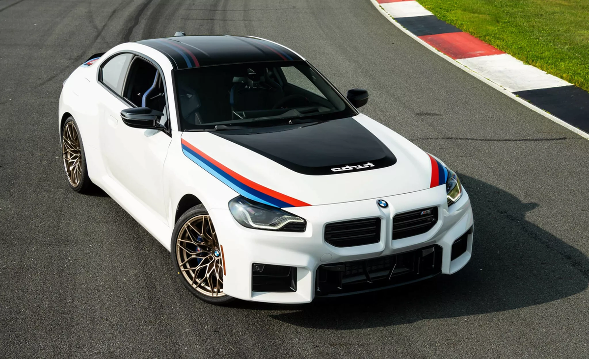    BMW M представило спецверсию спорткупе M2, разработанную в честь 2002 Turbo
