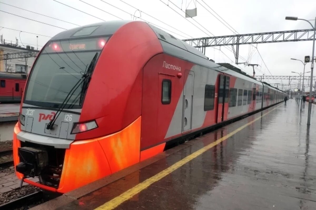    Утром в Колпино произошла массовая задержка электричек