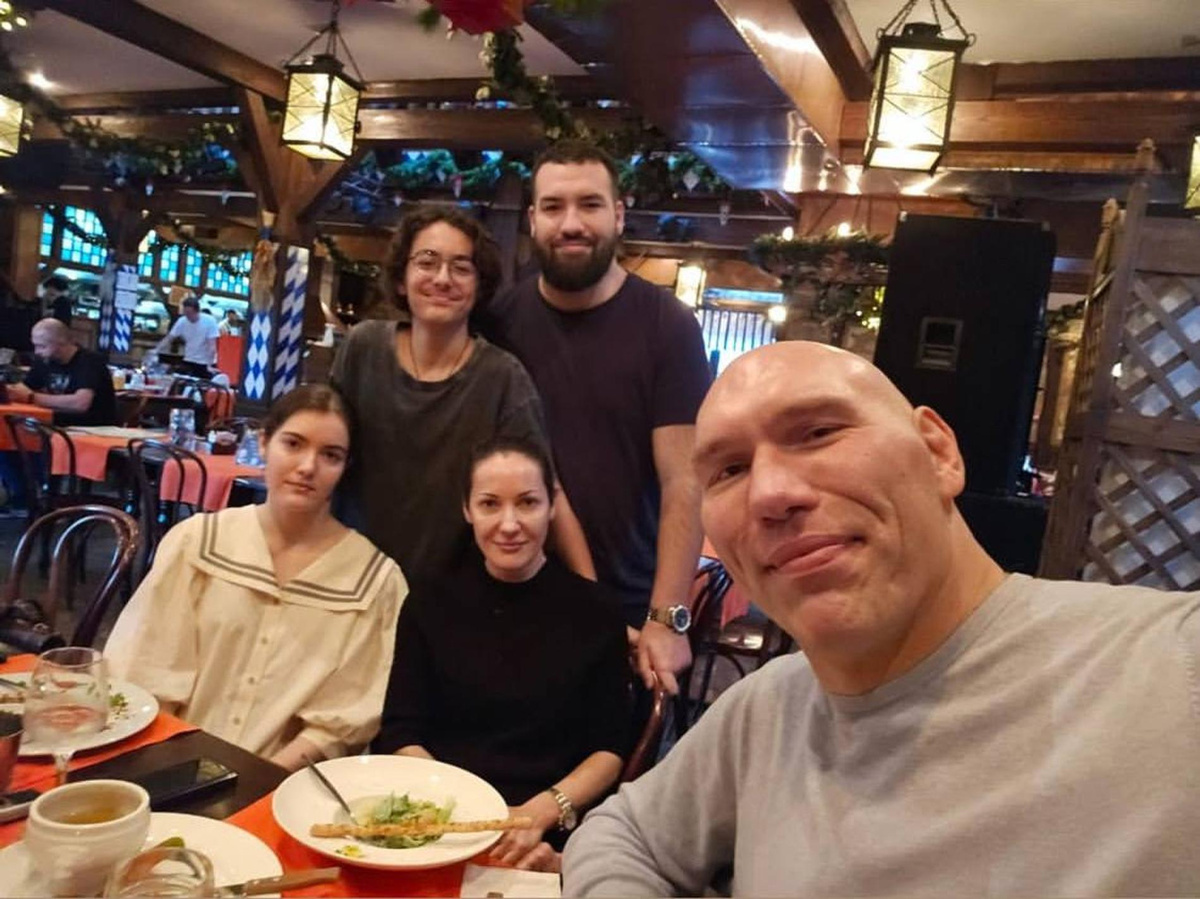    Николай Валуев с семьёй. Фото: Инстаграм (запрещён в РФ) @valuev_g__