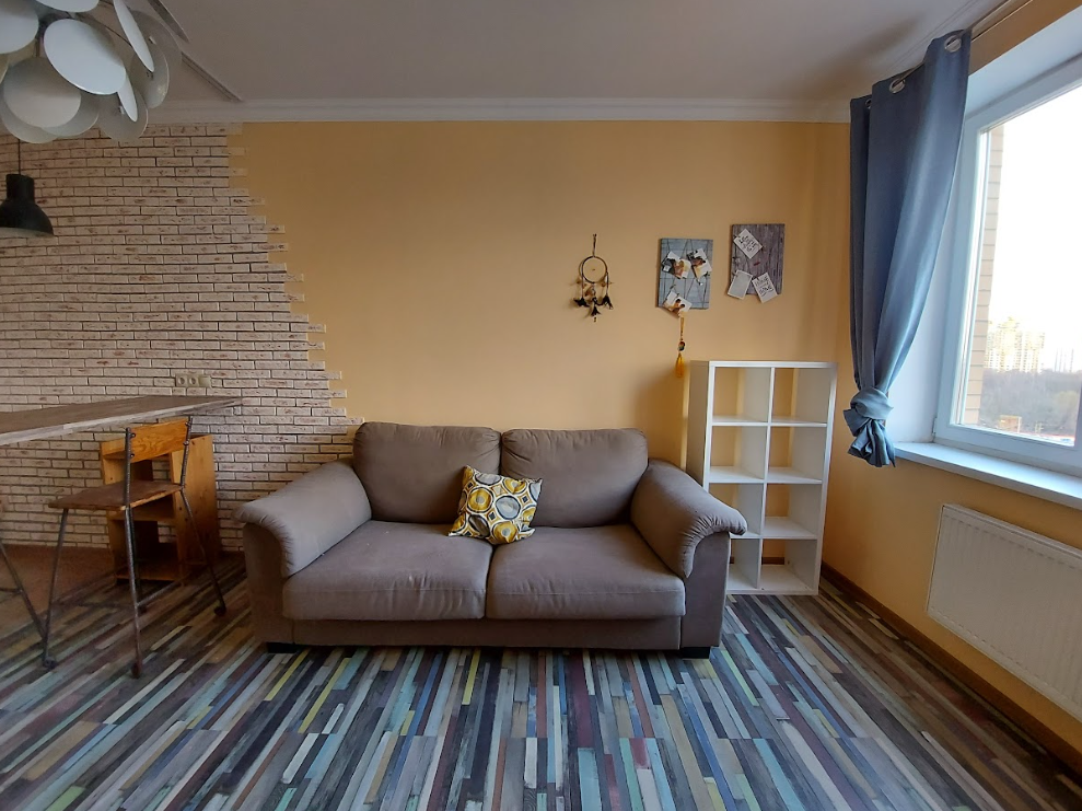 Стены квартиры, покрытые резиновой краской SuperDecor