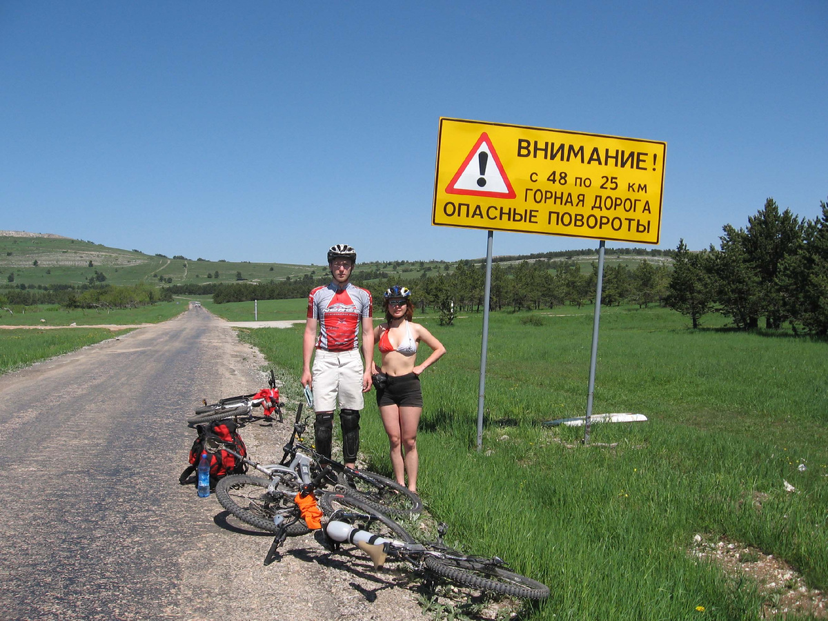 Да кому нужны эти ПДД, тут в горах свои правила :)