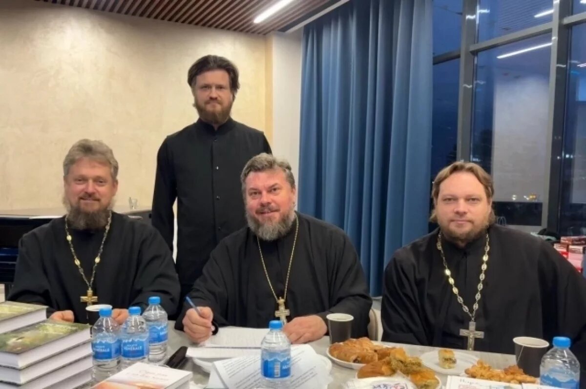    Астраханцы устроили «Баттл с батюшкой»